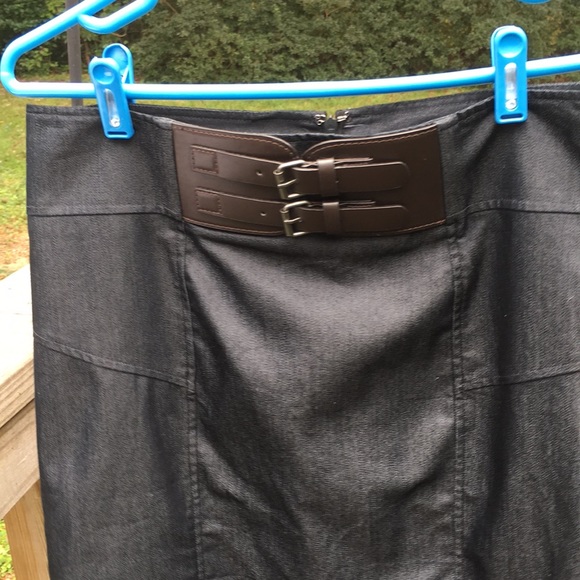 Worthington indigo skirt with leather buckle - Picture 2 of 7